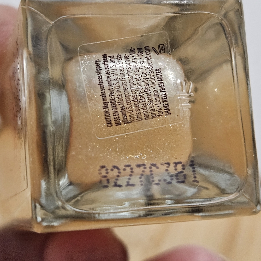 Victoria's Secret Tease Shimmer Fragrance Oil 1.7 FL. Oz - Picture 4 of 5